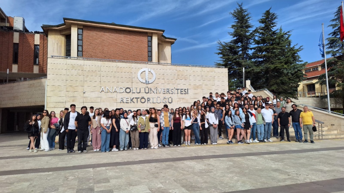 Eskişehir Anadolu Üniversitesi 'ne Okul Gezimiz yapıldı.